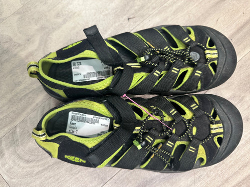 Vist Large View of Product Image Which is Used Keen Sandals 7