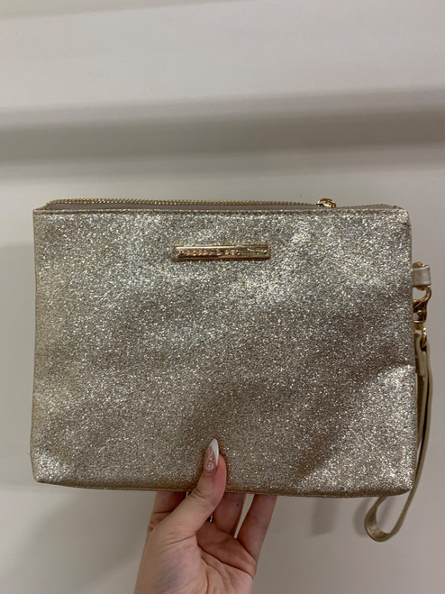 Vist Large View of Product Image Which is Used Unbranded Wristlet