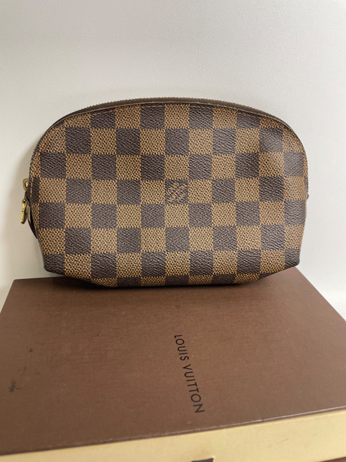 Vist Large View of Product Image Which is Used Louis Vuitton Damier Pouch 