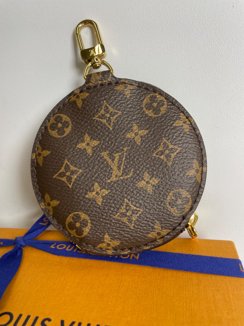 Vist Large View of Product Image Which is Used Louis Vuitton Circle Keychain Pouch