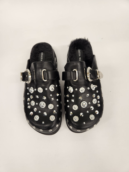 Vist Large View of Product Image Which is Used Unbranded Clogs 9