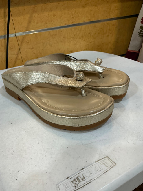 Vist Large View of Product Image Which is Used Donald J Pliner Flip Flops 6.5