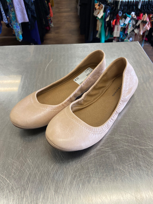 Vist Large View of Product Image Which is Used Lucky Brand Flats 6.5