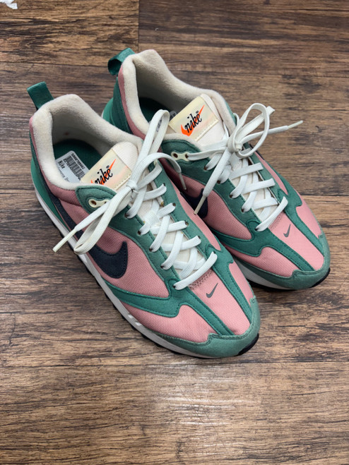 Vist Large View of Product Image Which is Used Nike Performance Shoes 8.5