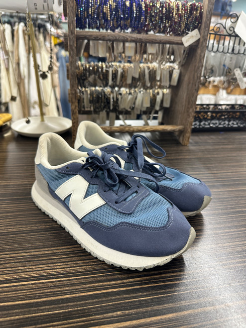 Vist Large View of Product Image Which is Used New Balance Performance Shoes 8.5