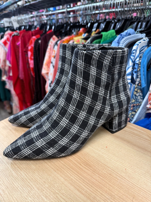 Vist Large View of Product Image Which is Used Unbranded Ankle Boots 9