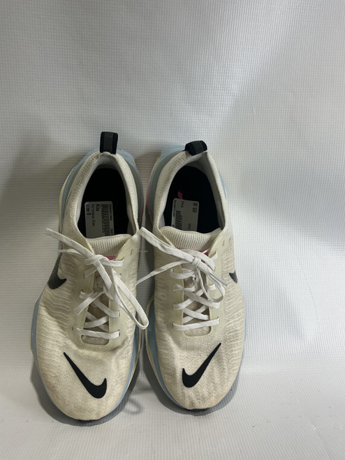 Vist Large View of Product Image Which is Used Nike Performance Shoes 9
