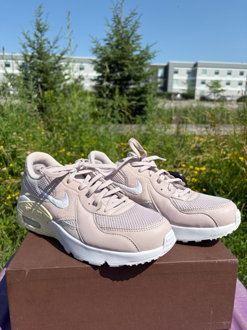 Vist Large View of Product Image Which is Used Nike Performance Shoes 9