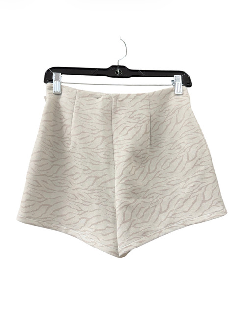Vist Large View of Product Image Which is Used Le Lis Shorts 4-27