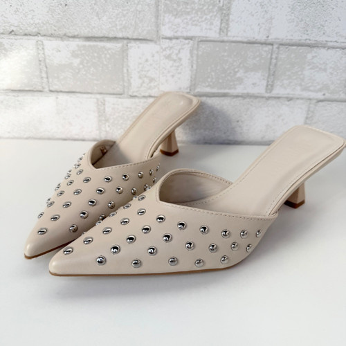 Vist Large View of Product Image Which is Used Jasun Wu Low Heels 7.5