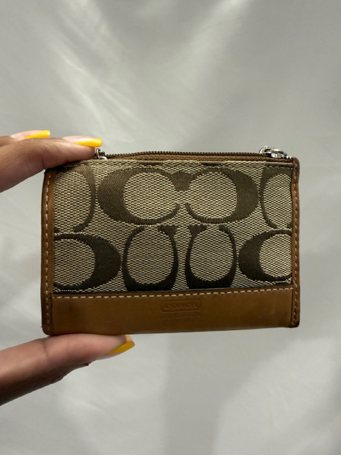 Vist Large View of Product Image Which is Used Coach Vintage Wallet