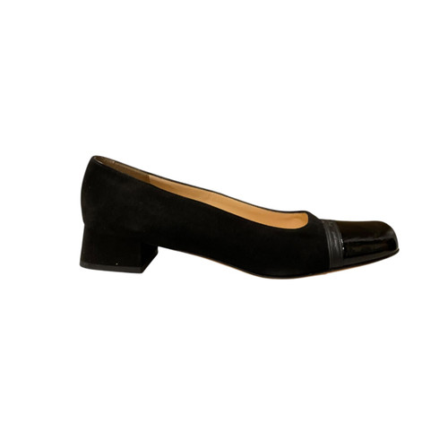 Vist Large View of Product Image Which is Used Salvatore Ferragamo Low Heels 9.5