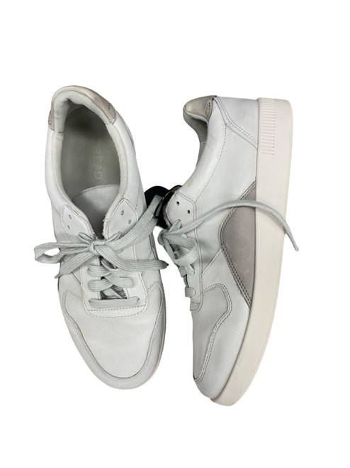 Vist Large View of Product Image Which is Used Tread (as is) Mens Casual Shoes 7.5
