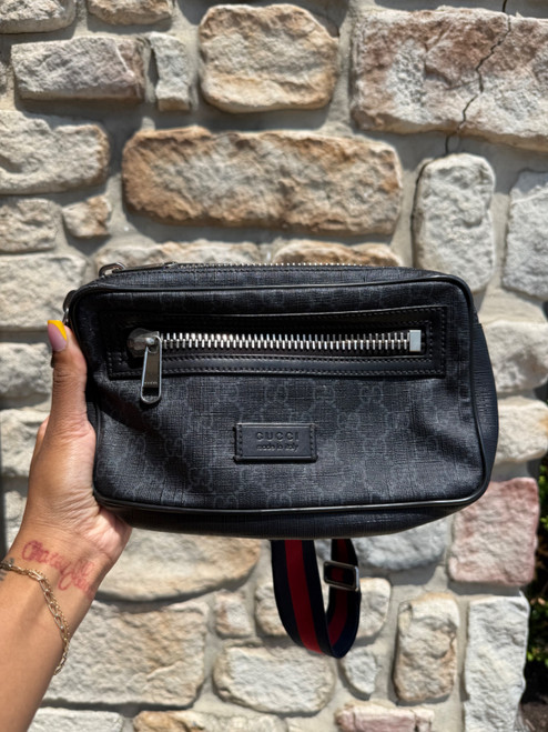 Vist Large View of Product Image Which is Used Gucci Small Belt Bag