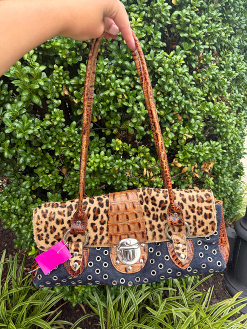 Vist Large View of Product Image Which is Used clever Small Handbag