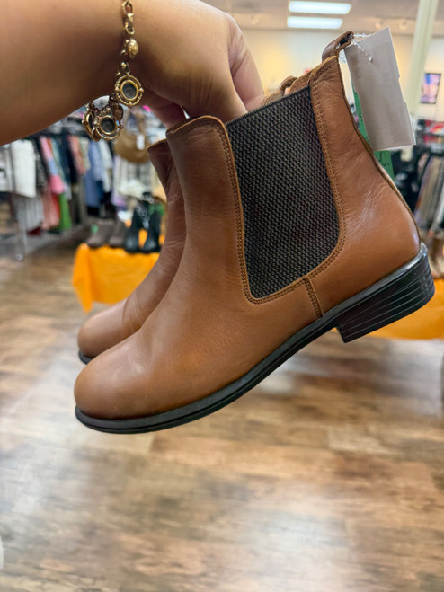 Vist Large View of Product Image Which is Used shaddy Ankle Boots 8.5