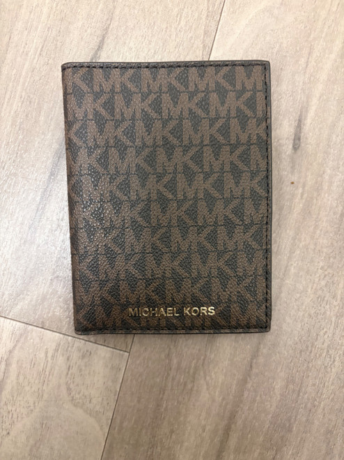 Vist Large View of Product Image Which is Used Michael Michael Kors Wallet