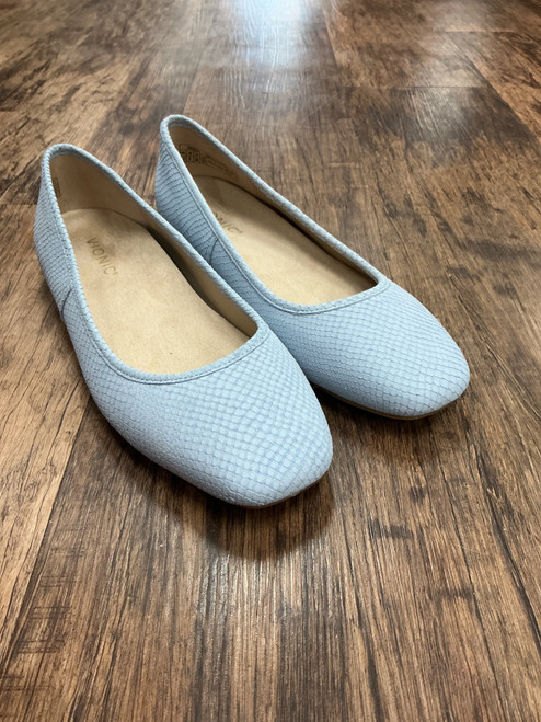 Vist Large View of Product Image Which is Used vionic Flats 8.5