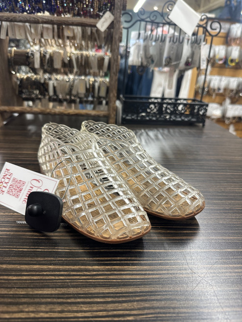 Vist Large View of Product Image Which is Used Unbranded Flats 5