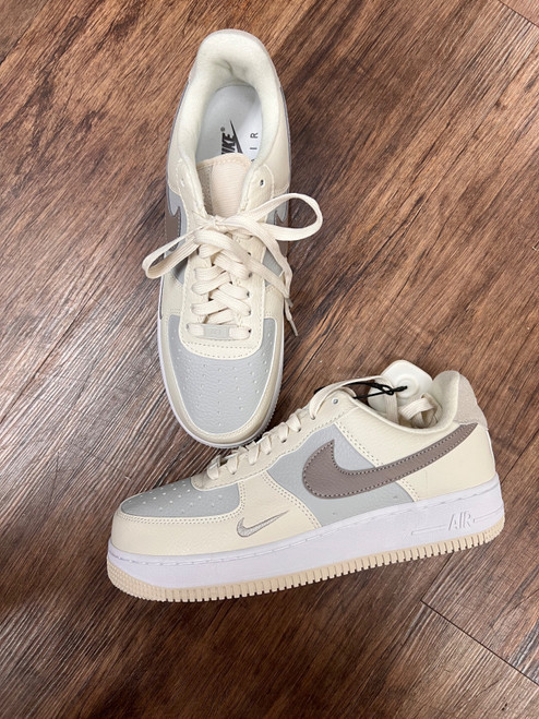 Vist Large View of Product Image Which is Used Nike Performance Shoes 8.5