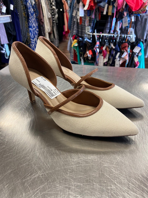 Vist Large View of Product Image Which is Used Giani Bernini Low Heels 9