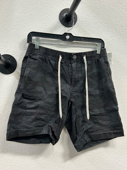 Vist Large View of Product Image Which is Used Vuori Shorts 4-27