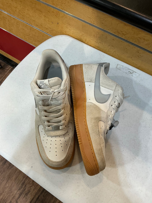 Vist Large View of Product Image Which is Used Nike Mens Athletic Shoes 10.5