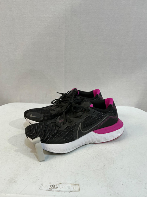 Vist Large View of Product Image Which is Used Nike Performance Shoes 8