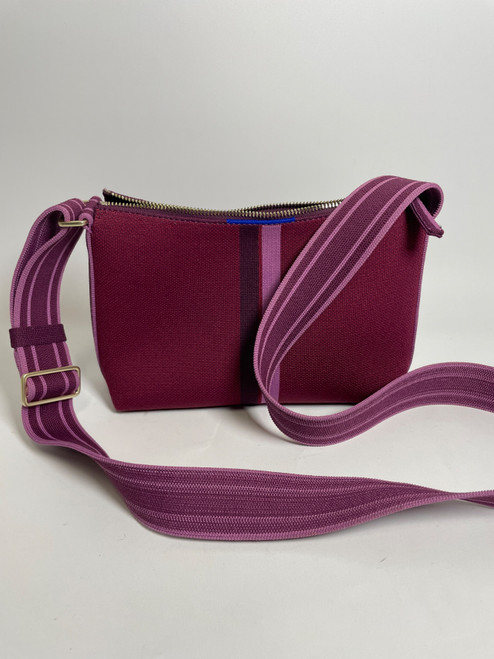 Vist Large View of Product Image Which is Used Rothy's Small Handbag