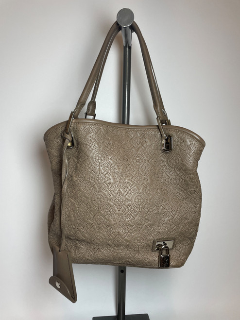 Vist Large View of Product Image Which is Used Louis Vuitton Xlarge Leather Handbag