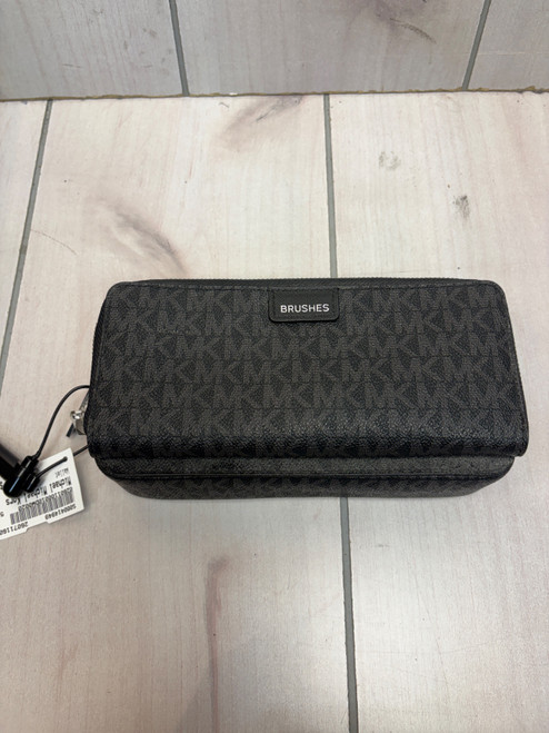 Vist Large View of Product Image Which is Used Michael Michael Kors Wallet