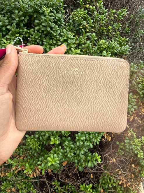 Vist Large View of Product Image Which is Used Coach Wristlet