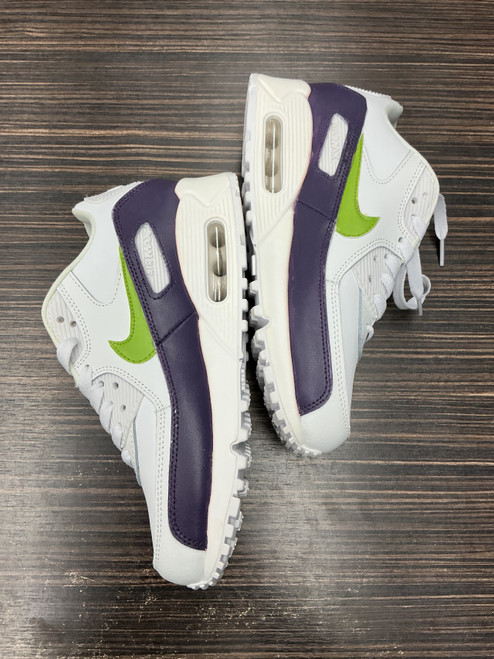Vist Large View of Product Image Which is Used Nike Performance Shoes 8
