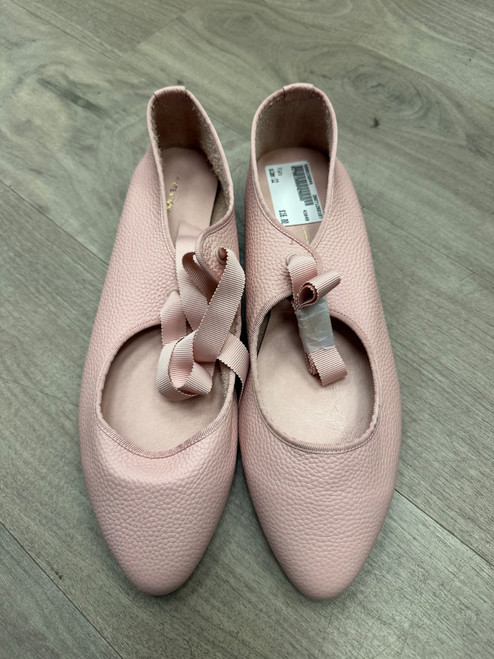 Vist Large View of Product Image Which is Used Unbranded Flats 12