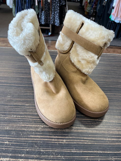 Vist Large View of Product Image Which is Used Unbranded Tall Boots 8.5
