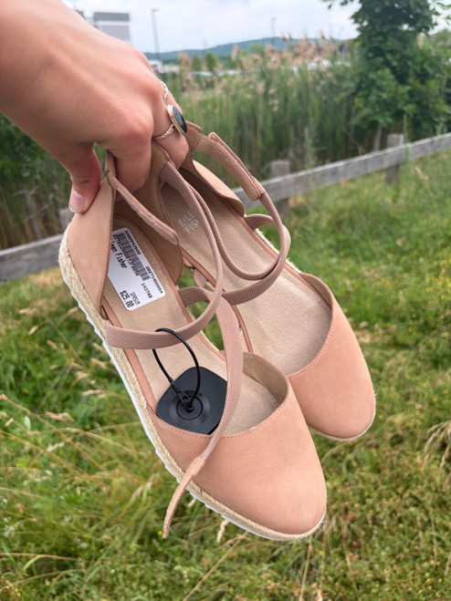Vist Large View of Product Image Which is Used Eileen Fisher Sandals 8.5