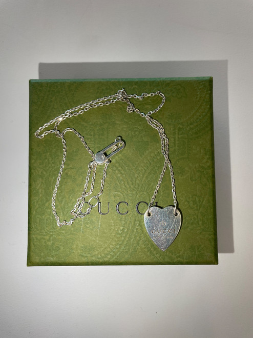 Vist Large View of Product Image Which is Used Gucci Necklace