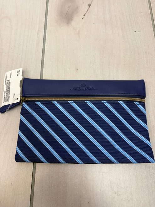 Vist Large View of Product Image Which is Used Unbranded Wristlet