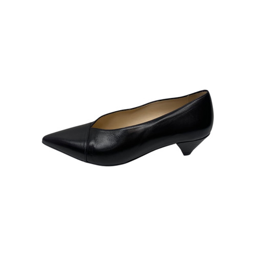 Vist Large View of Product Image Which is Used Tod's Low Heels 5