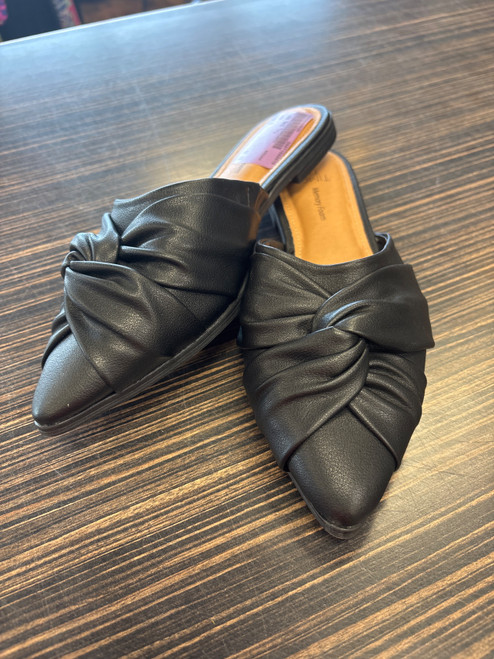 Vist Large View of Product Image Which is NWT Time And Tru Clogs 8