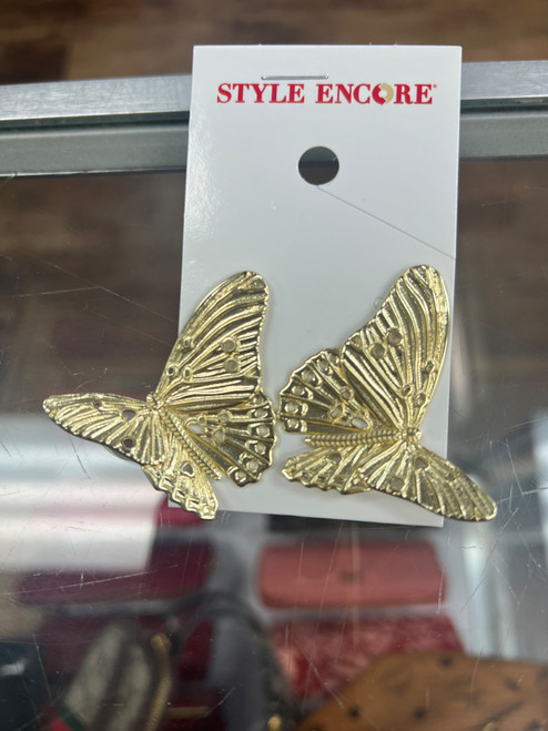 Vist Large View of Product Image Which is Used Kendra Scott Earrings