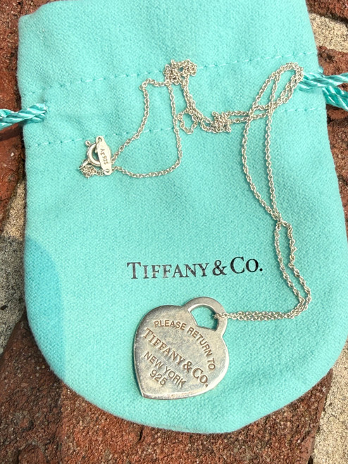 Vist Large View of Product Image Which is Used Tiffany & Co Necklace