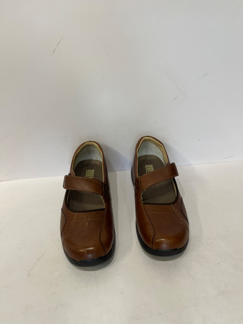 Vist Large View of Product Image Which is Used Drew Casual Shoes 7.5