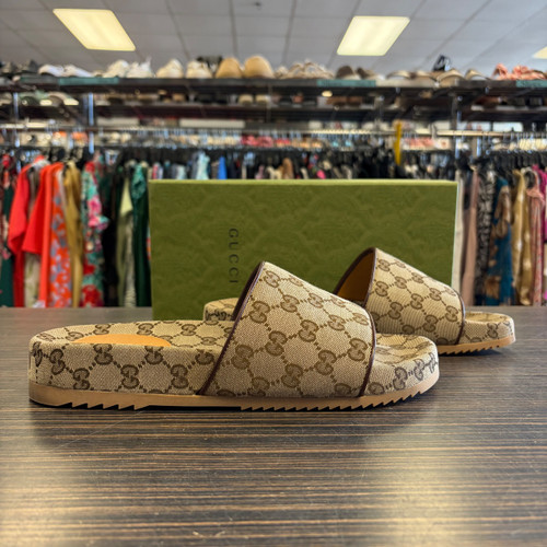 Vist Large View of Product Image Which is Used Gucci Mens Sandals 9