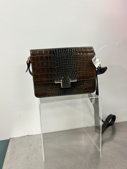 Vist Large View of Product Image Which is Used Massimo Dutti Small Leather Handbag