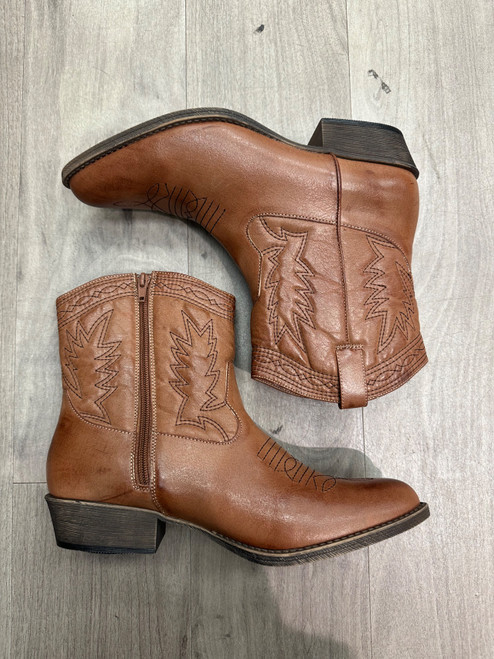 Vist Large View of Product Image Which is Used Coconuts By Matisse Ankle Boots 9.5