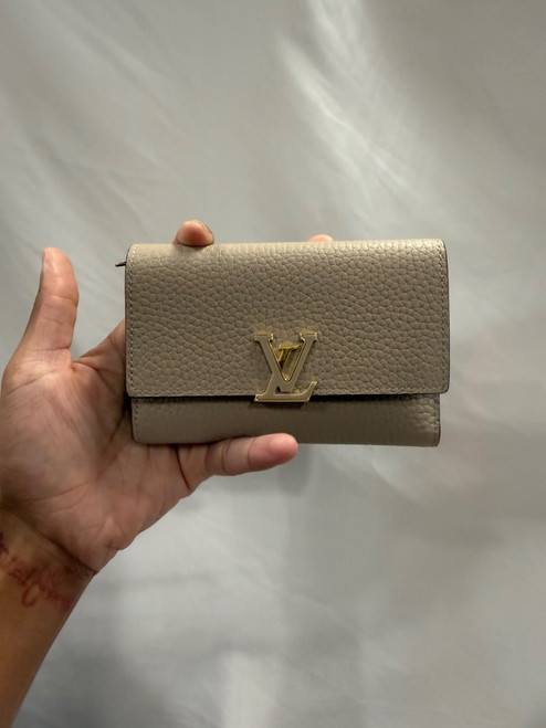 Vist Large View of Product Image Which is Used Louis Vuitton Wallet