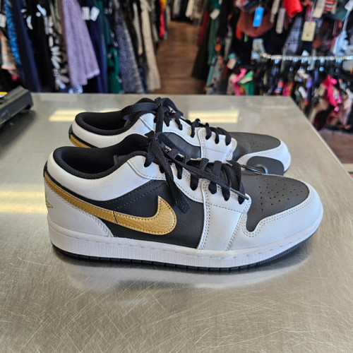 Vist Large View of Product Image Which is Used Nike Casual Shoes 8