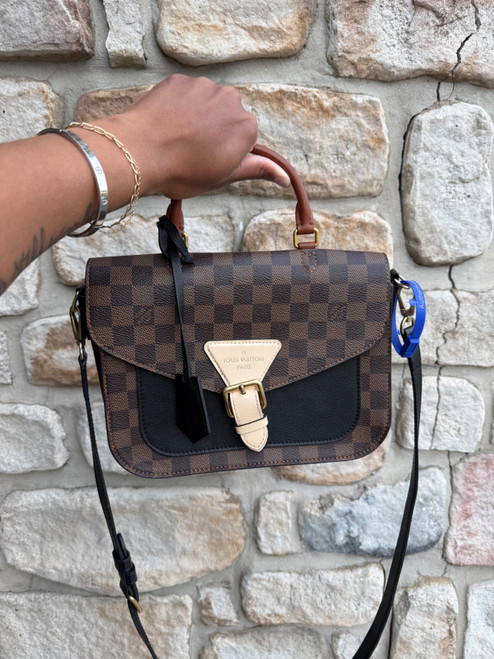 Vist Large View of Product Image Which is Used Louis Vuitton Beaumarchais Handbag