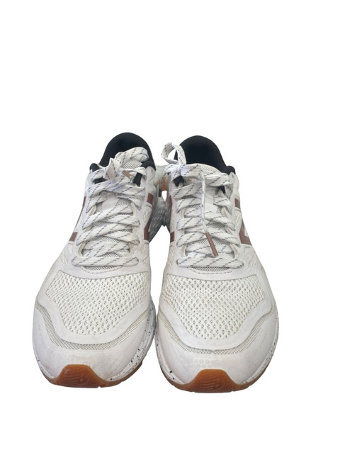 Vist Large View of Product Image Which is Used New Balance Performance Shoes 9